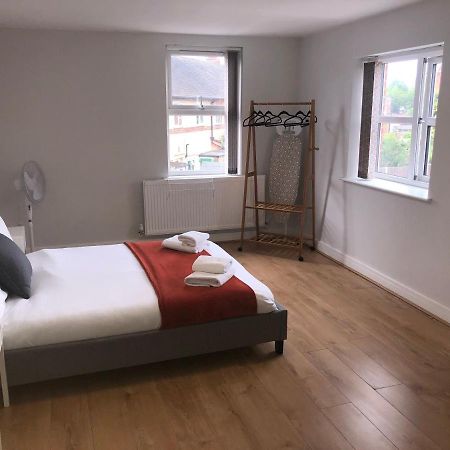 2 Bedroom Large First Floor Apartment With Free Parking Loughborough Esterno foto
