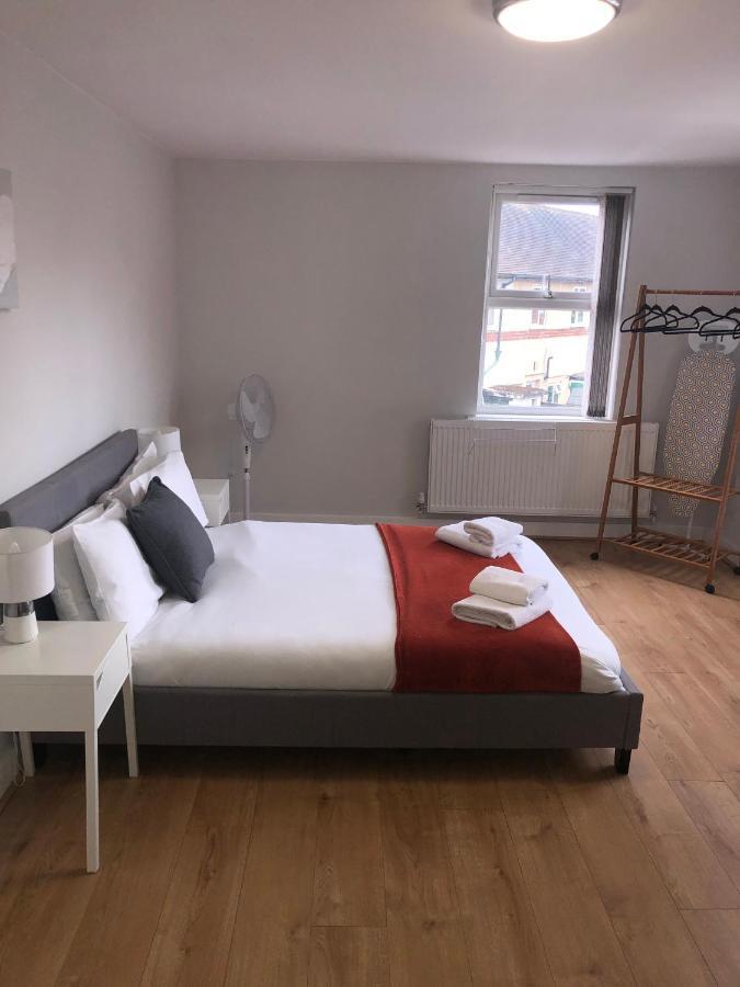 2 Bedroom Large First Floor Apartment With Free Parking Loughborough Esterno foto