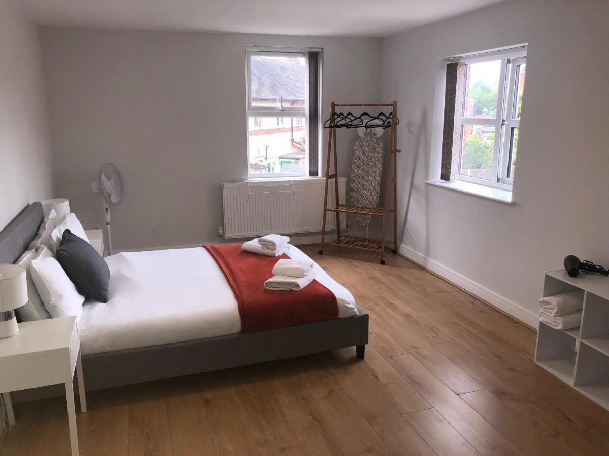 2 Bedroom Large First Floor Apartment With Free Parking Loughborough Esterno foto